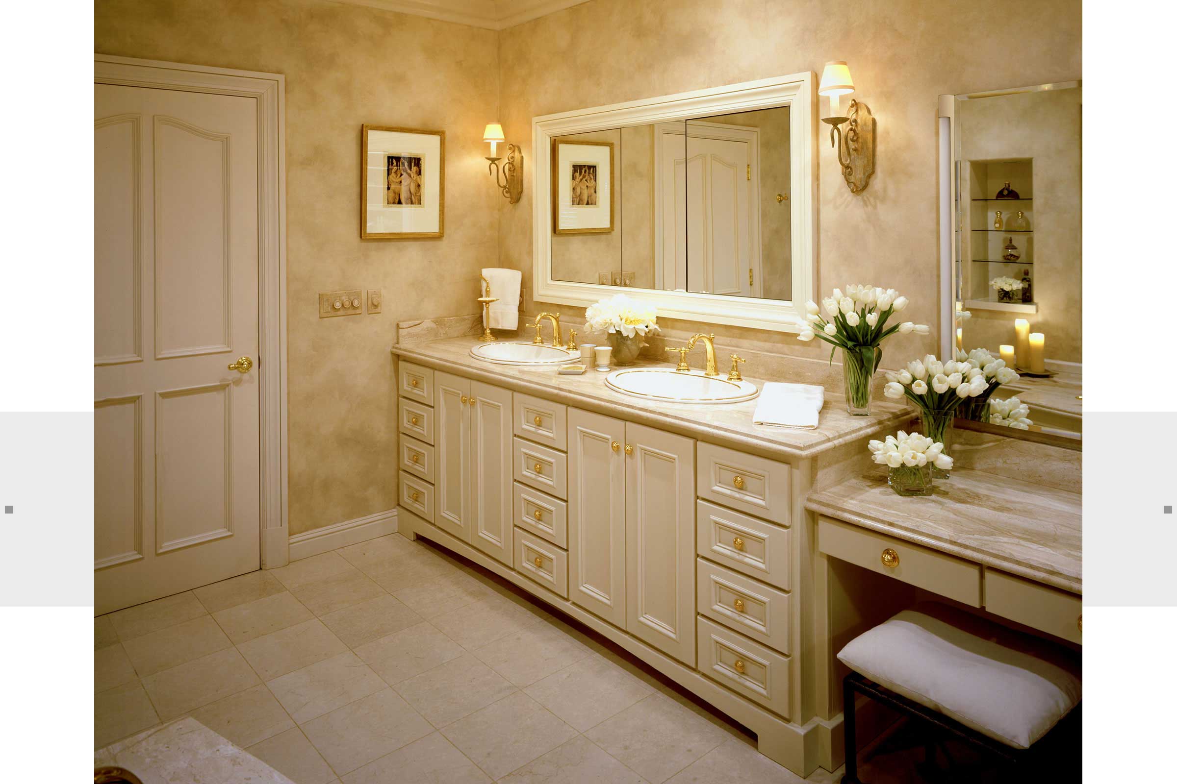 bathroom with two sinks and sitting area